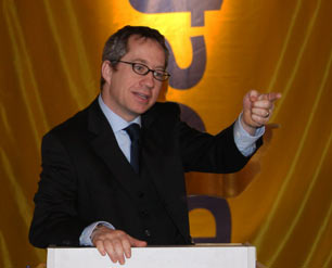Business-Comedian Dr. Jens Wegmann redet vor seinem Publikum