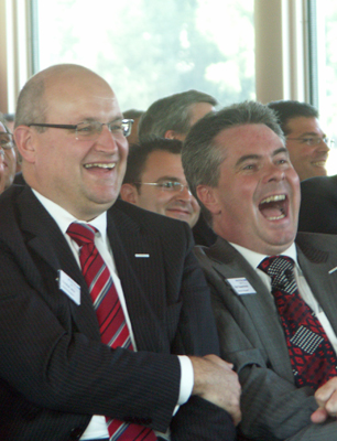 hier lacht das Publikum von Business-Komiker Dr. Wegmann